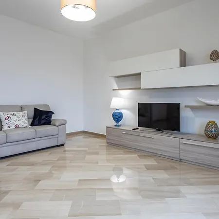 Seaview Modern Near The